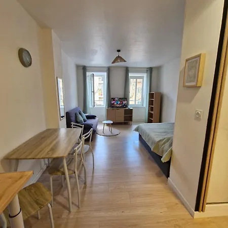 Air-conditioned 4-seater New *